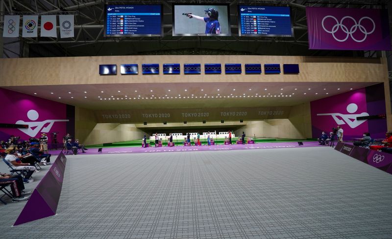 Спортсменки в финале соревнований по стрельбе из пневматического пистолета с 25 метров среди женщин на XXXII летних Олимпийских играх в Токио