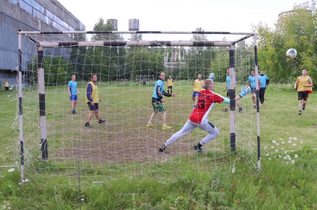 На ВИЗ-Стали определили победителей серии игр по мини-футболу