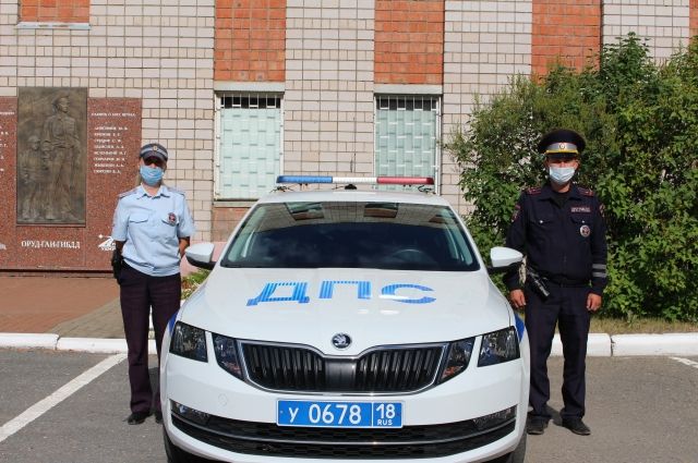 После того, как врачи помогли женщине, супруги поблагодарили сотрудников ГИБДД за отзывчивость и неравнодушие.