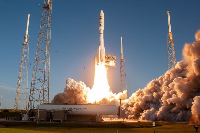 Ракета Atlas 5 увезена со стартовой площадки из-за непогоды
