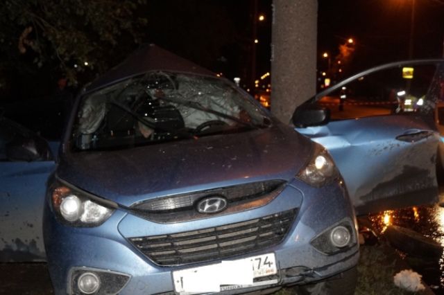Водитель и пассажир погибли в столкновении Hyundai со столбом в Челябинске