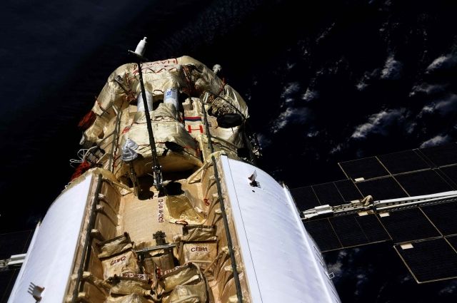 Космонавты с МКС провели видеоэкскурсию по новому модулю «Наука»