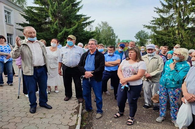 200 жителей села вышли на сход против реорганизации райбольницы в Башкирии