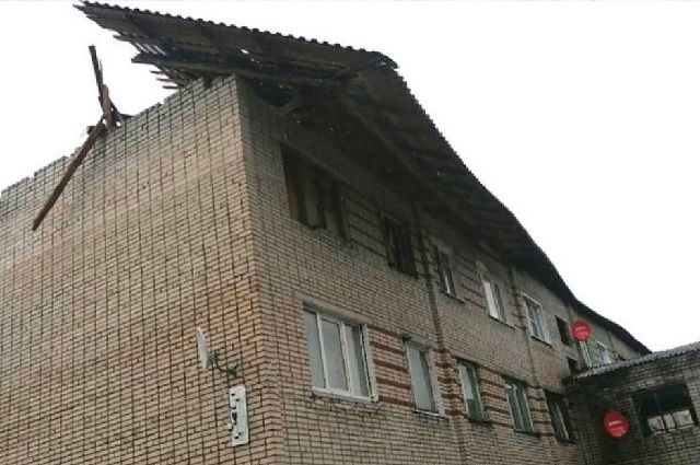 Ураган во Владимирской области снес крышу трехэтажного общежития