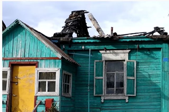 В Кирсаново заброшенный дом стал пристанищем для семьи инвалидов.