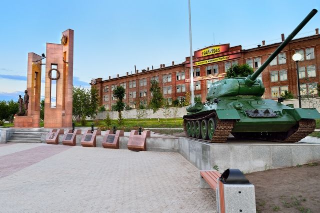 В послевоенные годы страна не жалела средств на развитие тяжёлой промышленности.