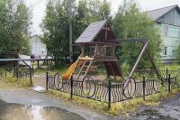 В Салехарде приступили к демонтажу старых детских площадок