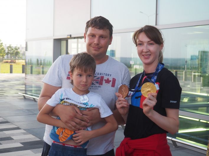 Лариса Коробейникова со своей семьей. 