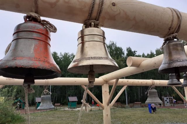 Все колокола, за исключением трех, оригиналы с завода «Петра Ивановича Гилева сыновья».
