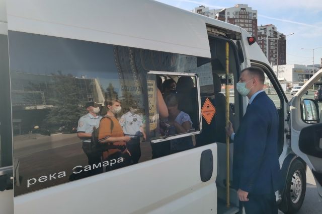 В общественном транспорте Самары не ослабевает контроль за ношением масок