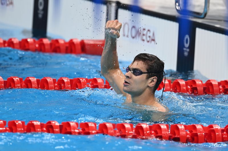 Евгений Рылов завоевал золото в финальном заплыве на 100 метров на спине среди мужчин на XXXII летних Олимпийских играх 