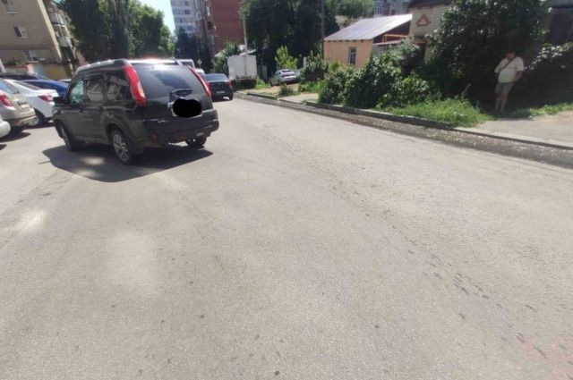 В Саратове 24-летняя девушка попала под Nissan X-Trail