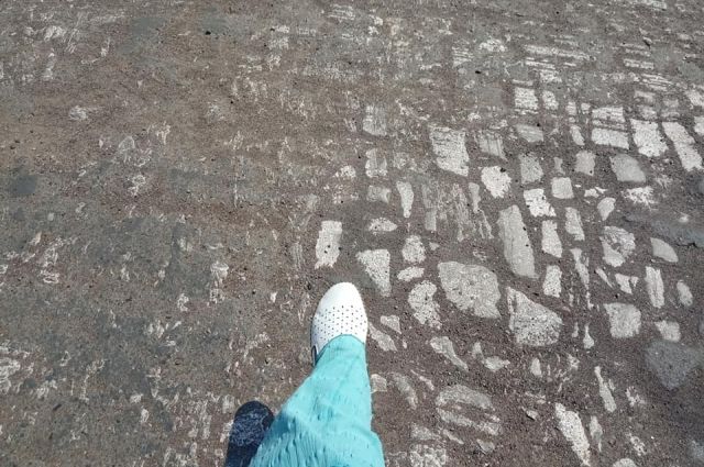 В центре Оренбурга во время ремонта улицы Постникова обнаружили брусчатку 19 века.