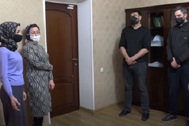 Ранее в Чечне ловили изготовителей справок об антителах к коронавирусу, заставляли каяться и на камеру просить прощения.