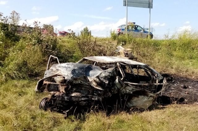 Ддевятка» съелала в кювет и загорелась. 