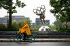 Памятник, посвящённый зимним Олимпийским играм в Пекине 2022 года, располагающийся на территории бывшего промышленного парка Шоуган
