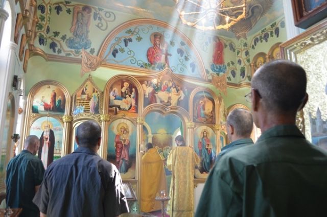 В колонии Краснодарского края осужденных обучили церковному пению