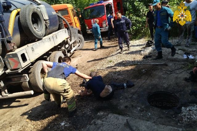 В Ульяновске спасли двух мужчин, потерявших сознание в колодце