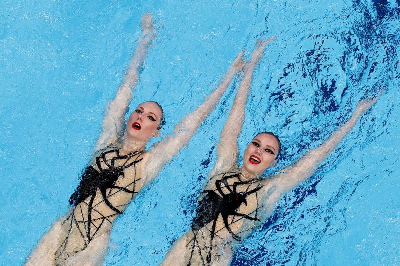 Российские синхронистки Светлана Колесниченко и Светлана Ромашина завоевали золото Олимпийских игр в соревновании дуэтов