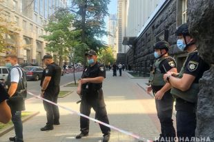 Правонарушителю, угрожавшему подорвать Кабмин, сообщили о подозрении