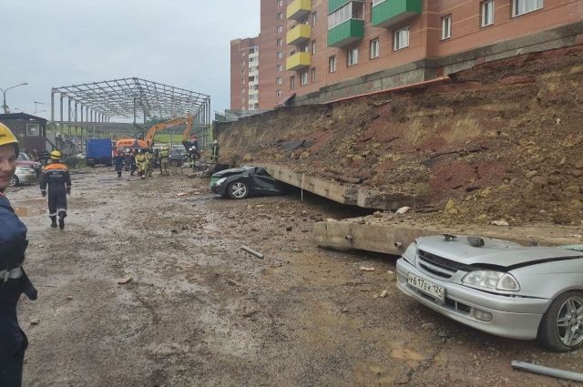 Автомобили, судя по всему, восстановлению не подлежат.