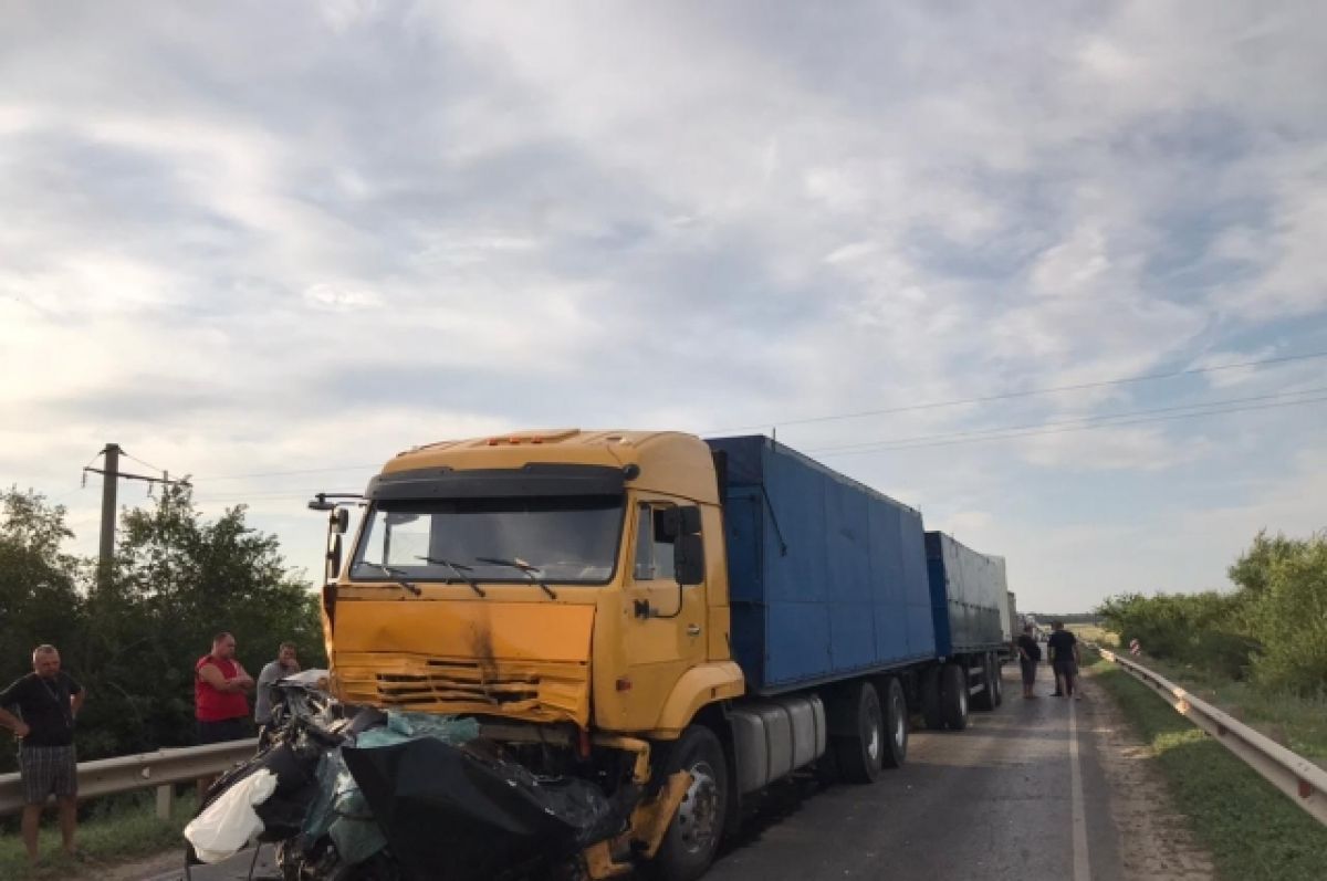 Авария два грузовика и две легковушки в Ростове