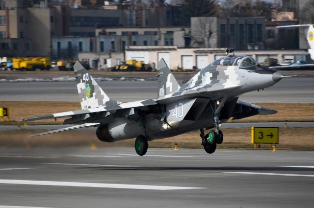 Украинский истребитель перехватил «кукурузник» на границе с Румынией