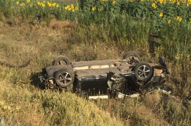 На трассе под Саракташом погиб водитель опрокинувшегося в кювет Volkswagen.