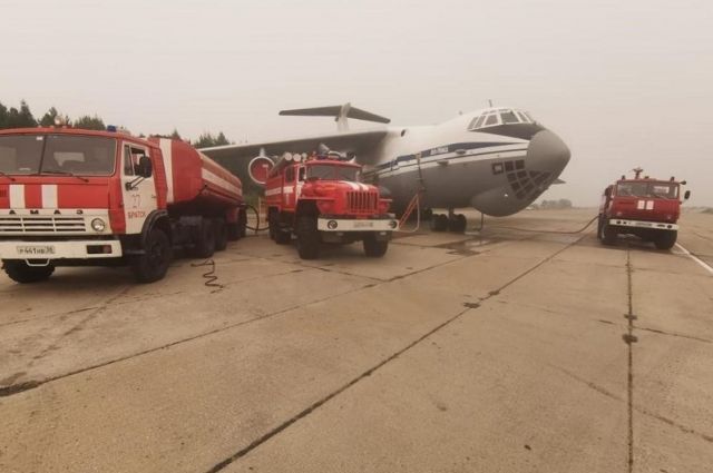 Колонна техники минобороны прибыла в Киренск для тушения лесных пожаров
