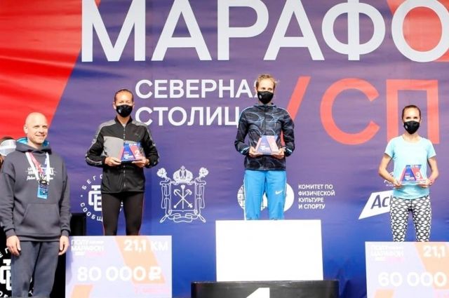 Омская легкоатлетка взяла серебро на полумарафоне в Петербурге