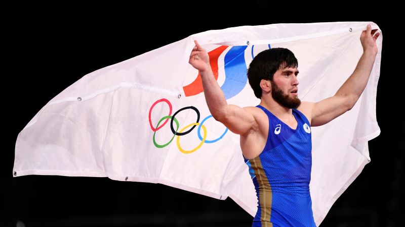 Заур Угуев, завоевавший золотую медаль на соревнованиях по вольной борьбе среди мужчин в весовой категории до 57 кг (5 августа)