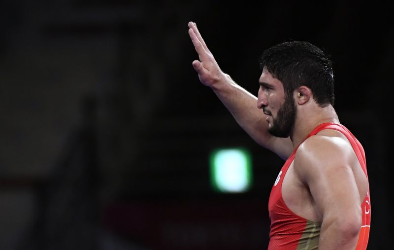 Абдулрашид Садулаев, завоевавший золотую медаль на соревнованиях по вольной борьбе среди мужчин в весовой категории до 97 кг (7 августа)