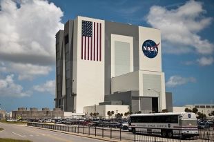 NASA перенесло высадку людей на Луну: названа причина