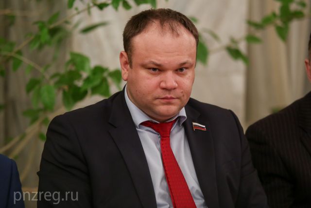 Александру Васильеву вручили удостоверение кандидата на пост губернатора