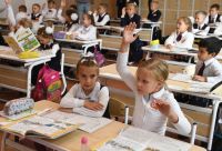 Ученики начального класса средней школы №20 Новая эра в городе Тулун, Иркутская область в сентябре 2020 г.
