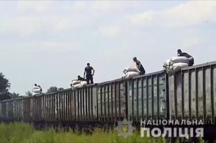 Полиция: задержаны преступники, которые грабили грузовые поезда.