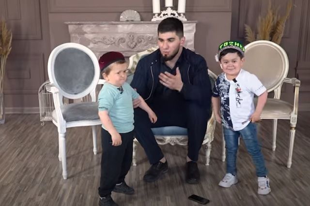 Чеченский блогер Тамаев заявил об окончании истории с боем двух карликов