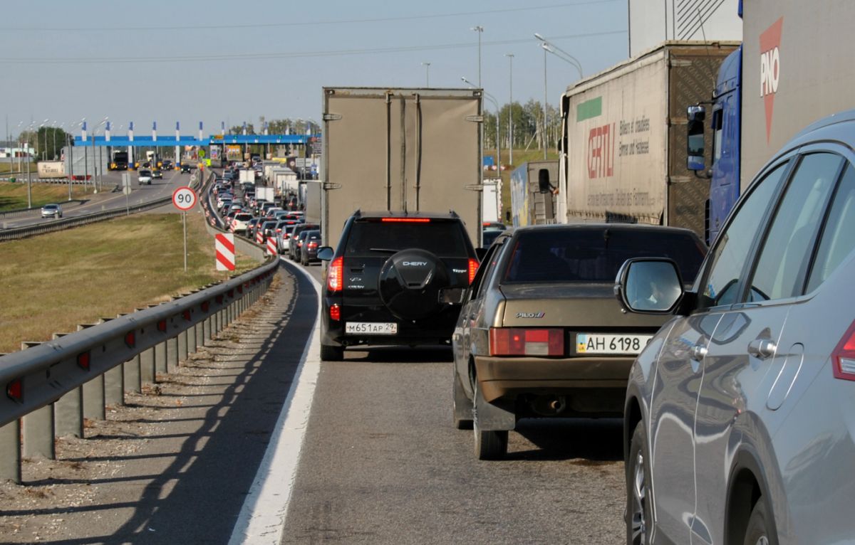 Пассажирам автобуса «Псков — Геленджик» пришлось ехать к морю на попутках |  АиФ Псков