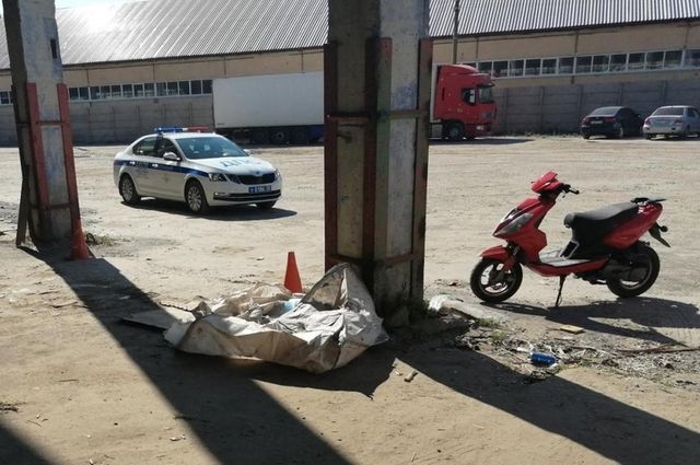 В Брянске водитель упал со скутера и сломал челюсть