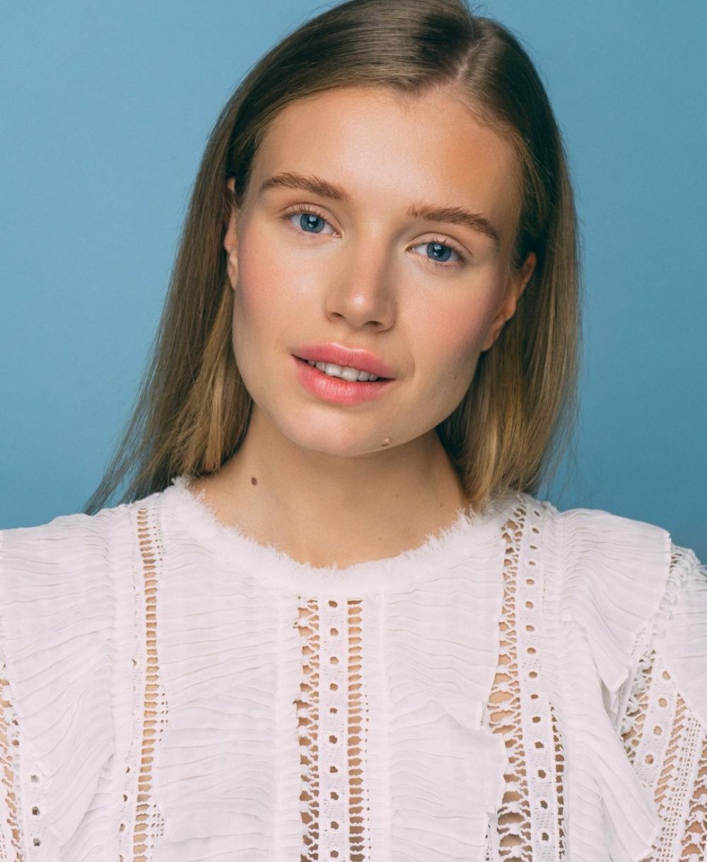 Вешкурцева Екатерина, 23 года, 168 см, Санкт-Петербург. ООО «Балтийская Аудиторская компания», помощник аудитора. Хобби: танцы, сноуборд, английский язык, моделинг.