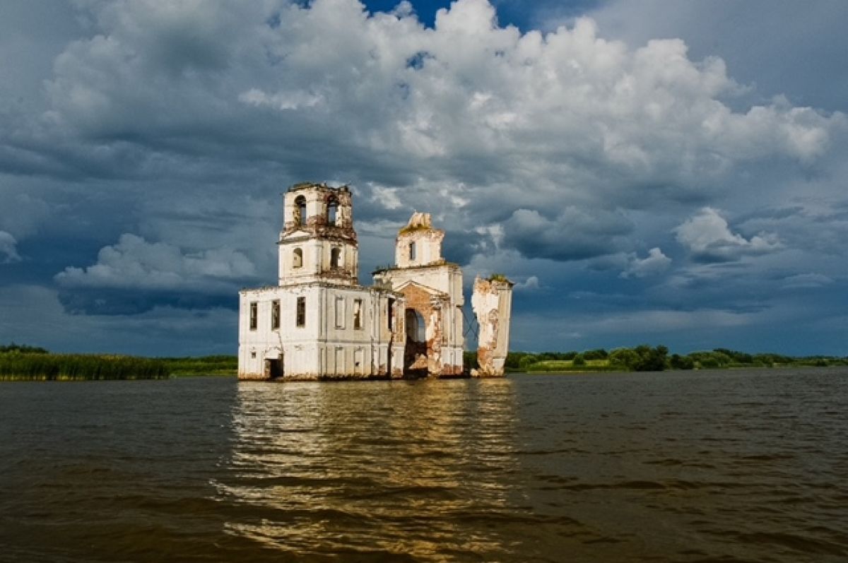 Маяк зоны затопления. Как москвичка сохраняет храм на воде | Аргументы и  Факты