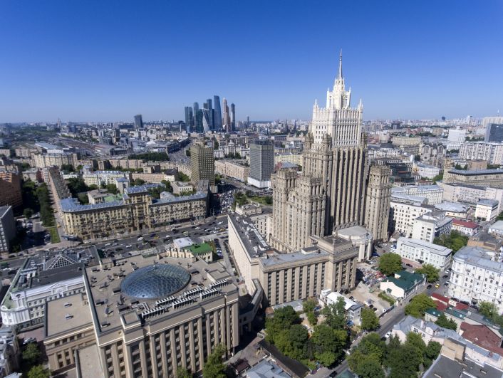Вид на гостиницу «Украина». Смотровая площадка находится на 33 этаже гостиницы «Украина». С высоты 120 метров открывается панорама на исторический центр столицы 
