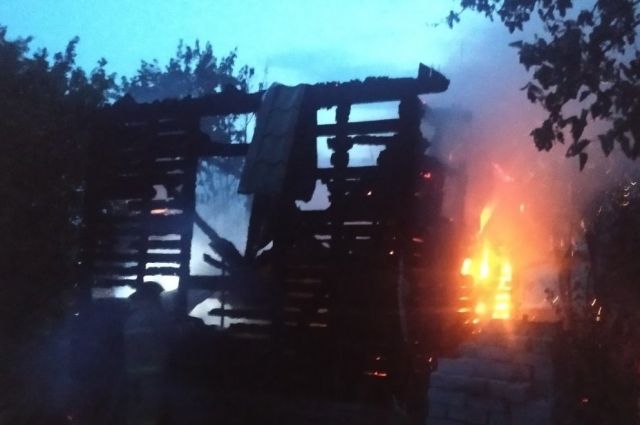 20-летний сын хозяйки частного дома в Красных Четаях погиб при пожаре