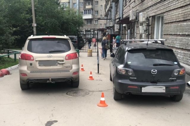Водитель Hyundai сбил ребенка во дворе дома в центре Новосибирска