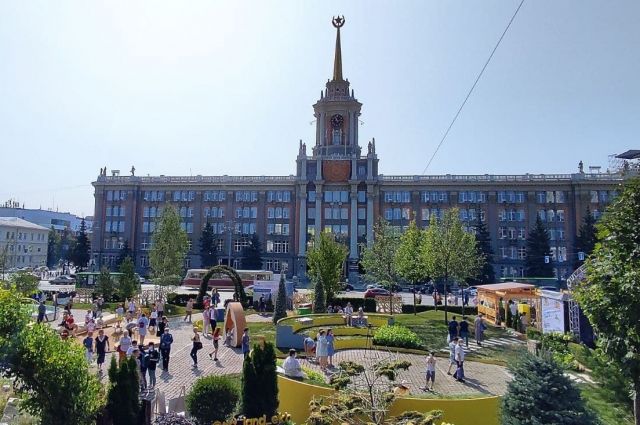 Как площадь 1905 года в Екатеринбурге превратилась в сквер