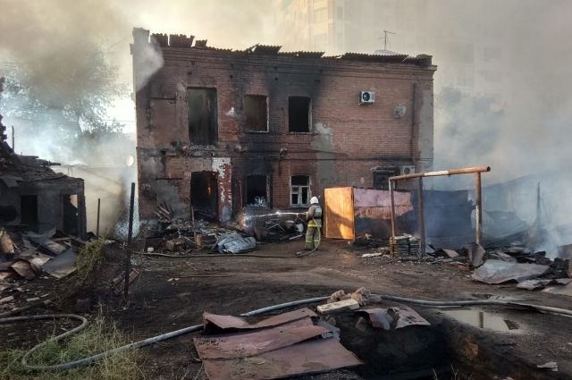 Пожар на Почтовом в Оренбурге. Без жилья остались 53 человека