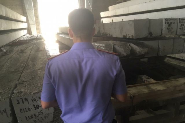 Девушку придавило бетонной сваей в формовочном цеху в Саратове