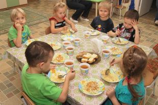 Заболеваемость коронавирусом детских садах снизилась с прошлой недели.