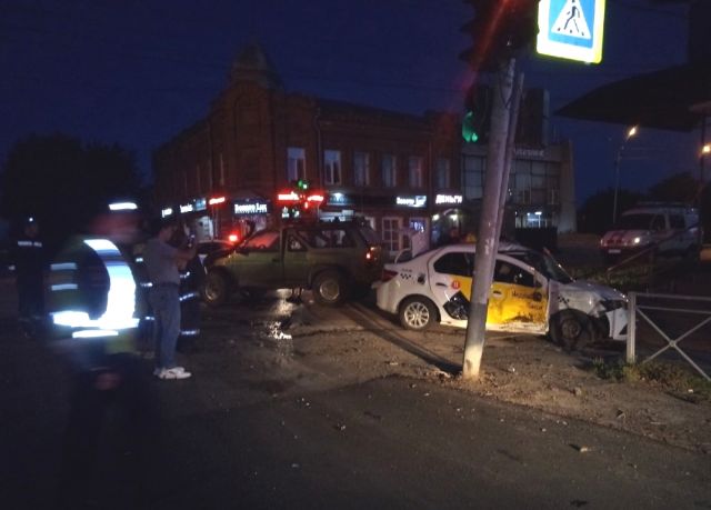 Пять человек пострадали в ночной аварии в Пермском крае