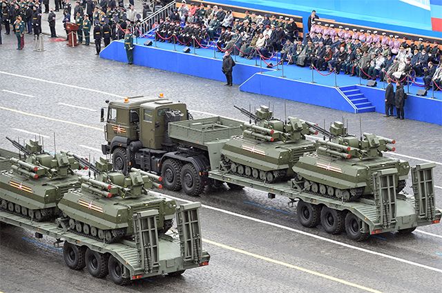 Боевой многофункциональный робототехнический комплекс (РТК) «Уран-9» на военном параде в честь 76-й годовщины Победы в Великой Отечественной войне в Москве.